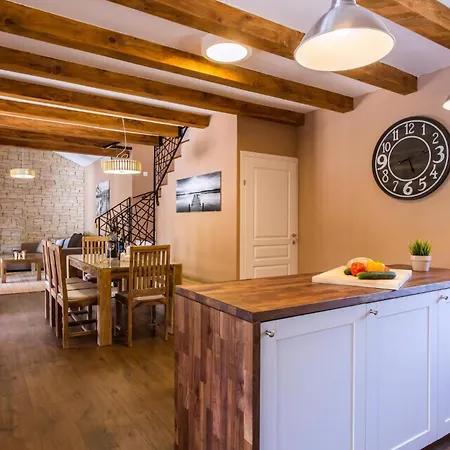 Lucia Krk Holiday home Zupanje